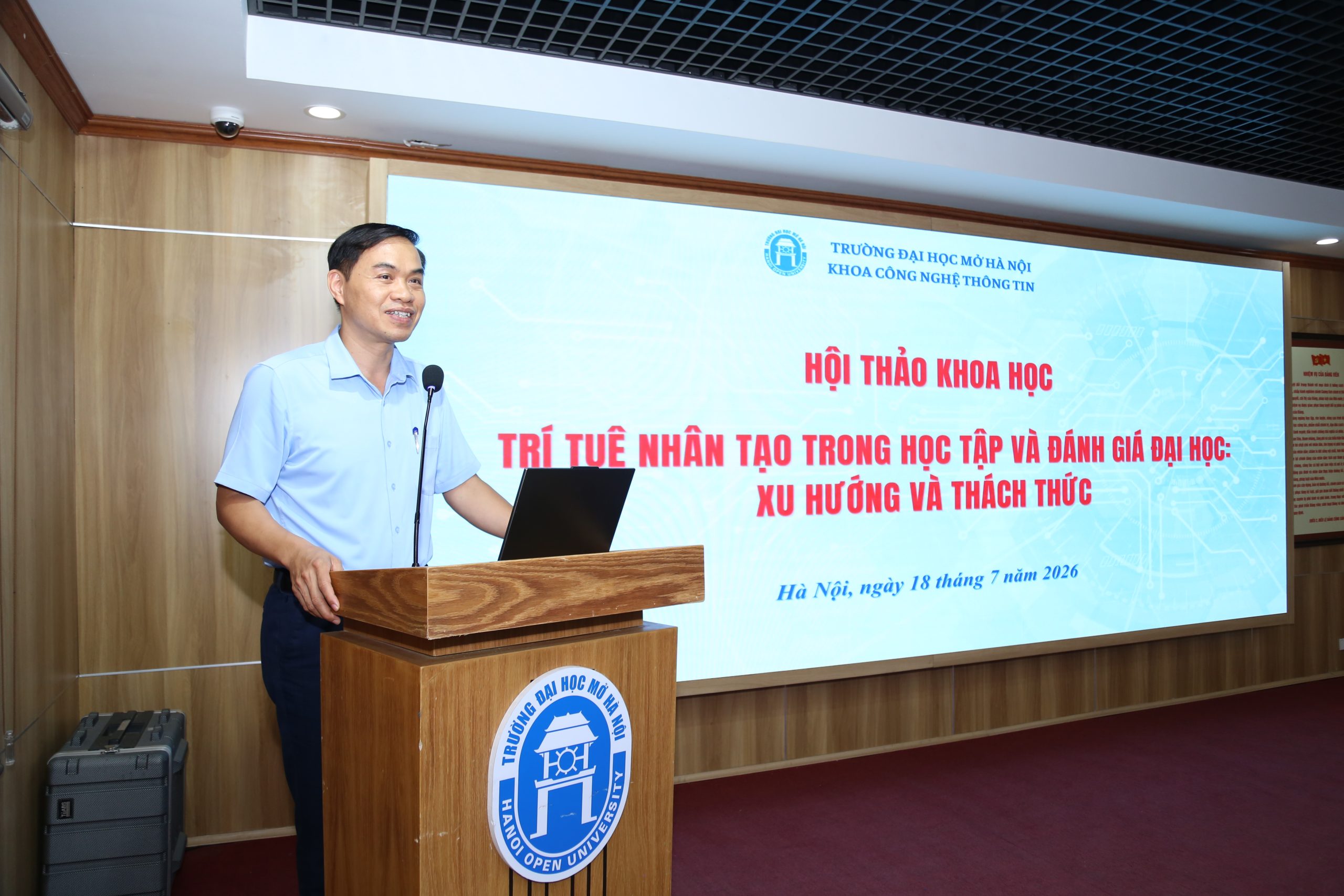 PGS.TS. Dương Thăng Long – Phó Hiệu trưởng Nhà trường phát biểu khai mạc