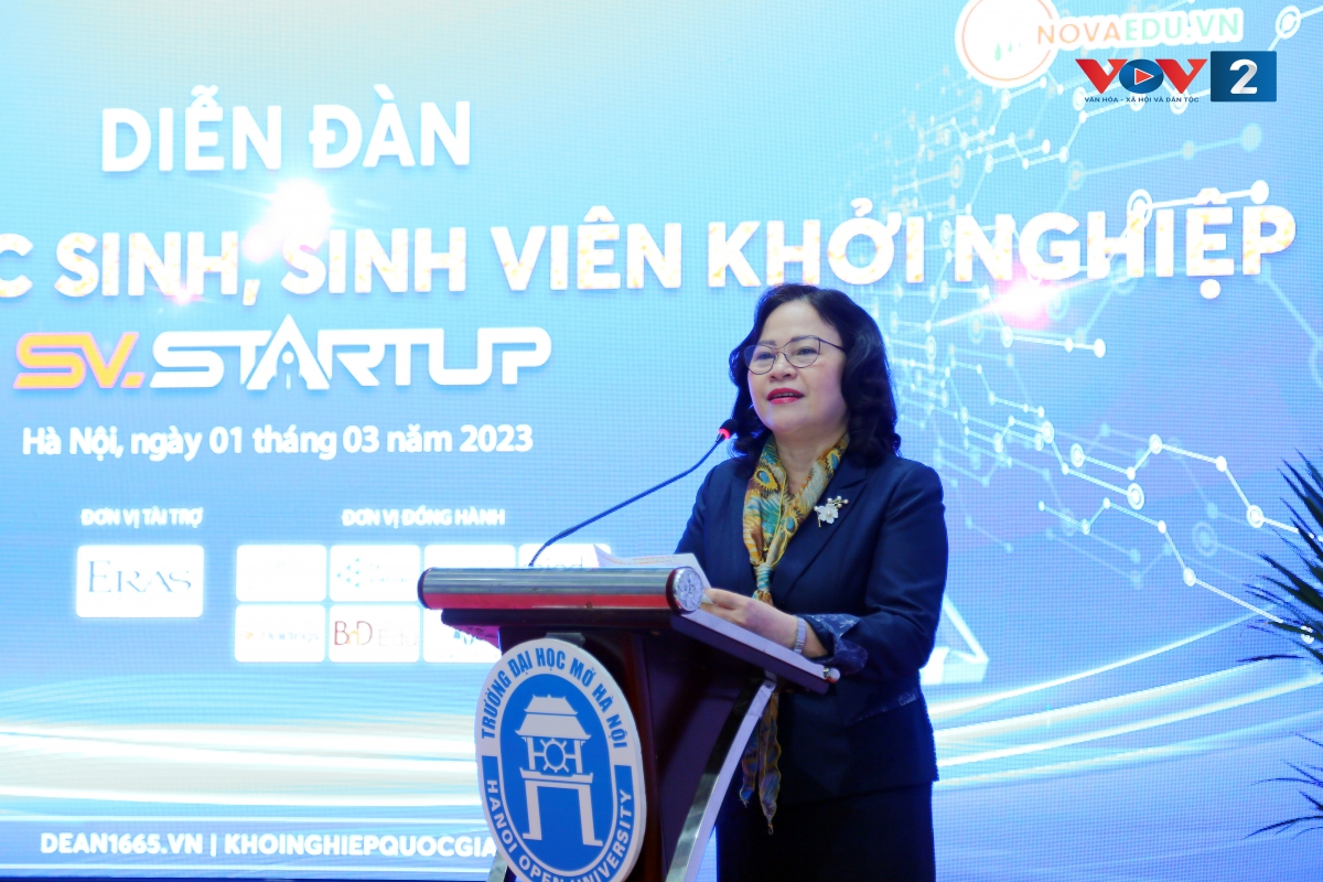 Thứ trưởng Bộ GD-ĐT Ngô Thị Minh